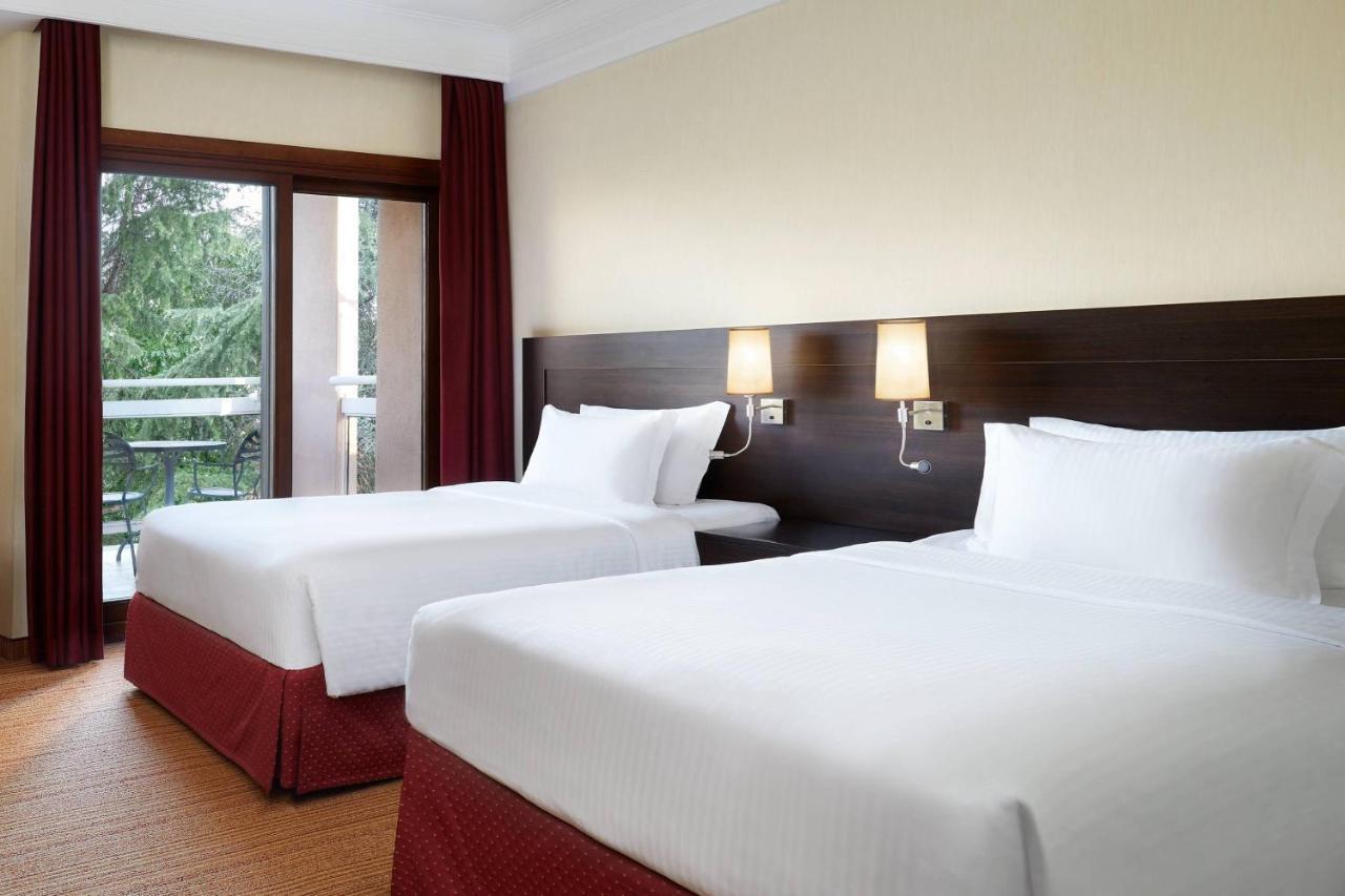 Courtyard By Marriott Rome Central Park Экстерьер фото