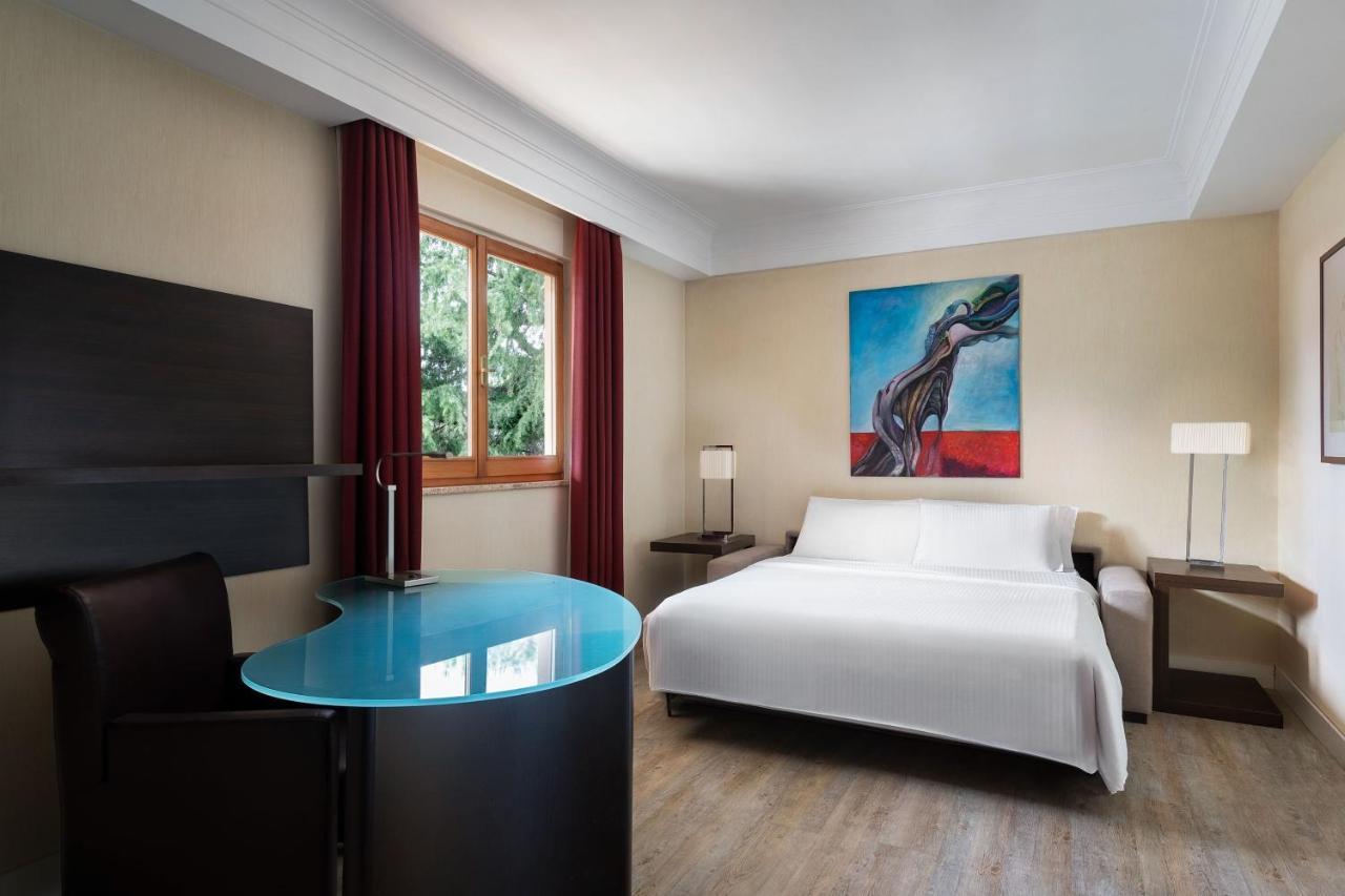 Courtyard By Marriott Rome Central Park Экстерьер фото