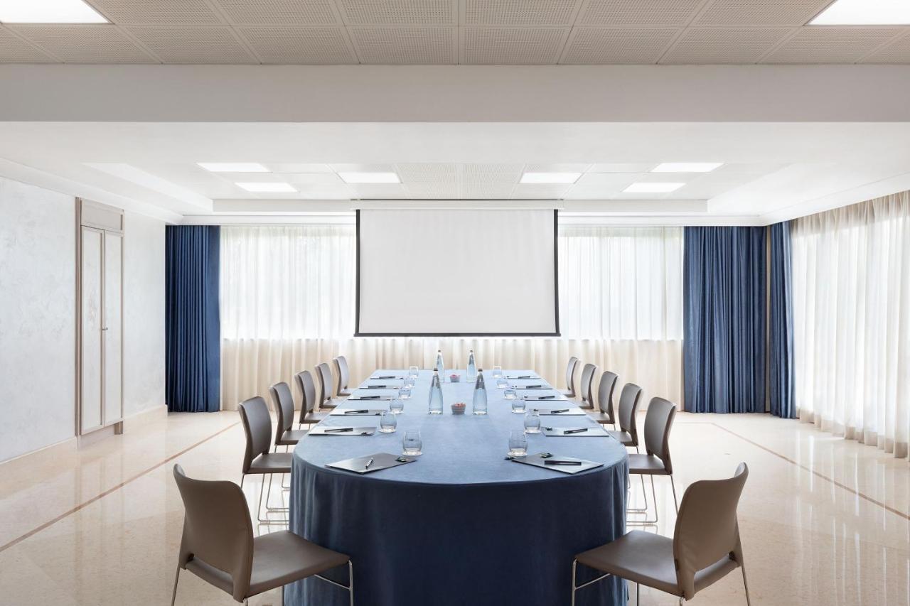 Courtyard By Marriott Rome Central Park Экстерьер фото