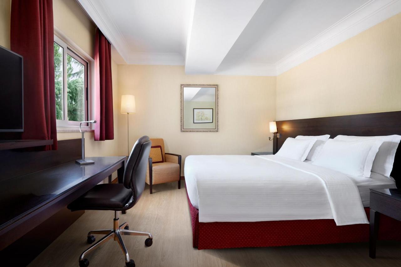 Courtyard By Marriott Rome Central Park Экстерьер фото