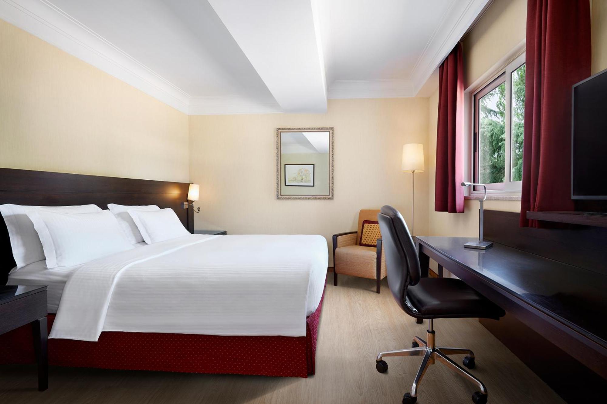 Courtyard By Marriott Rome Central Park Экстерьер фото