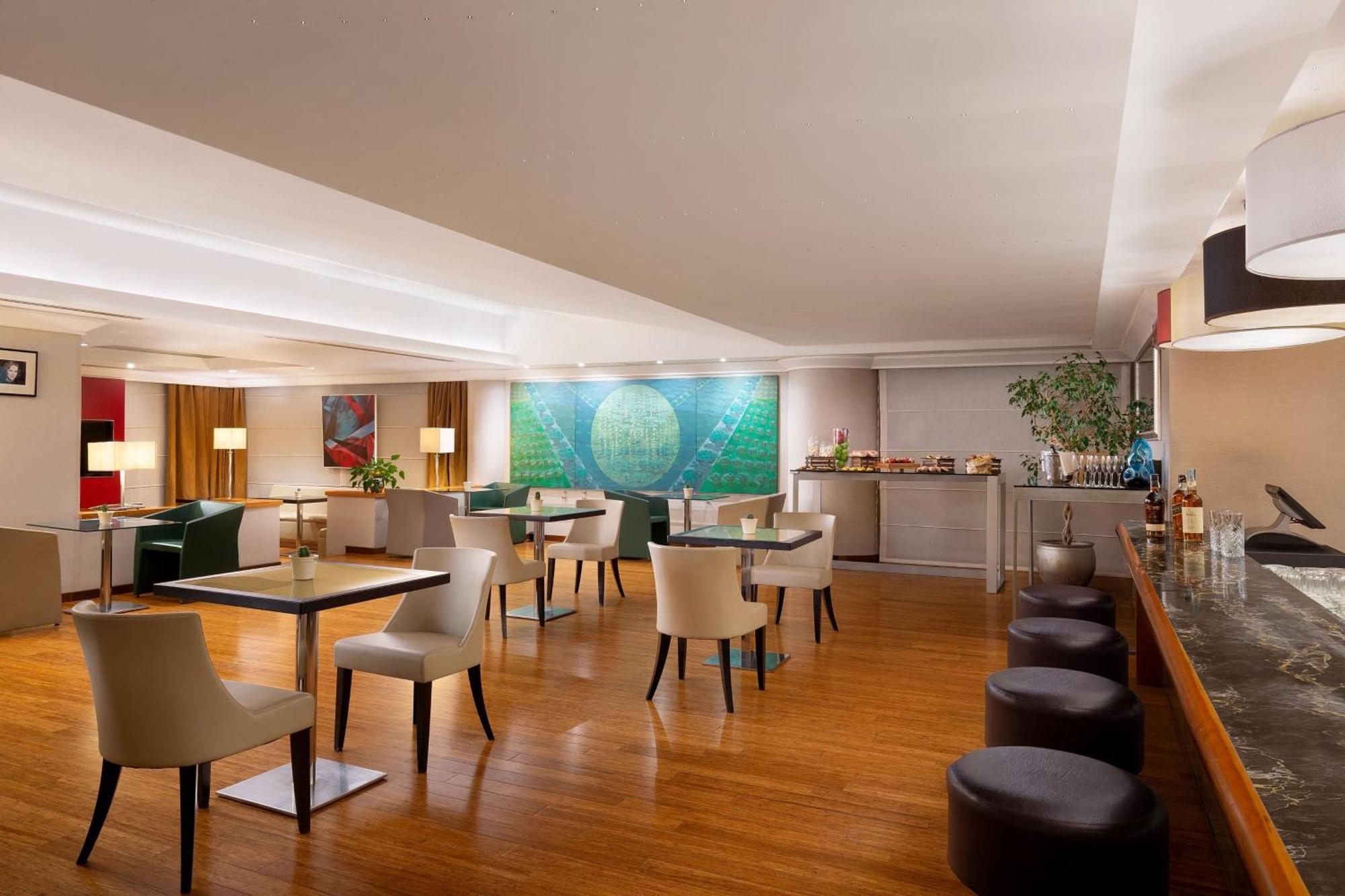 Courtyard By Marriott Rome Central Park Экстерьер фото