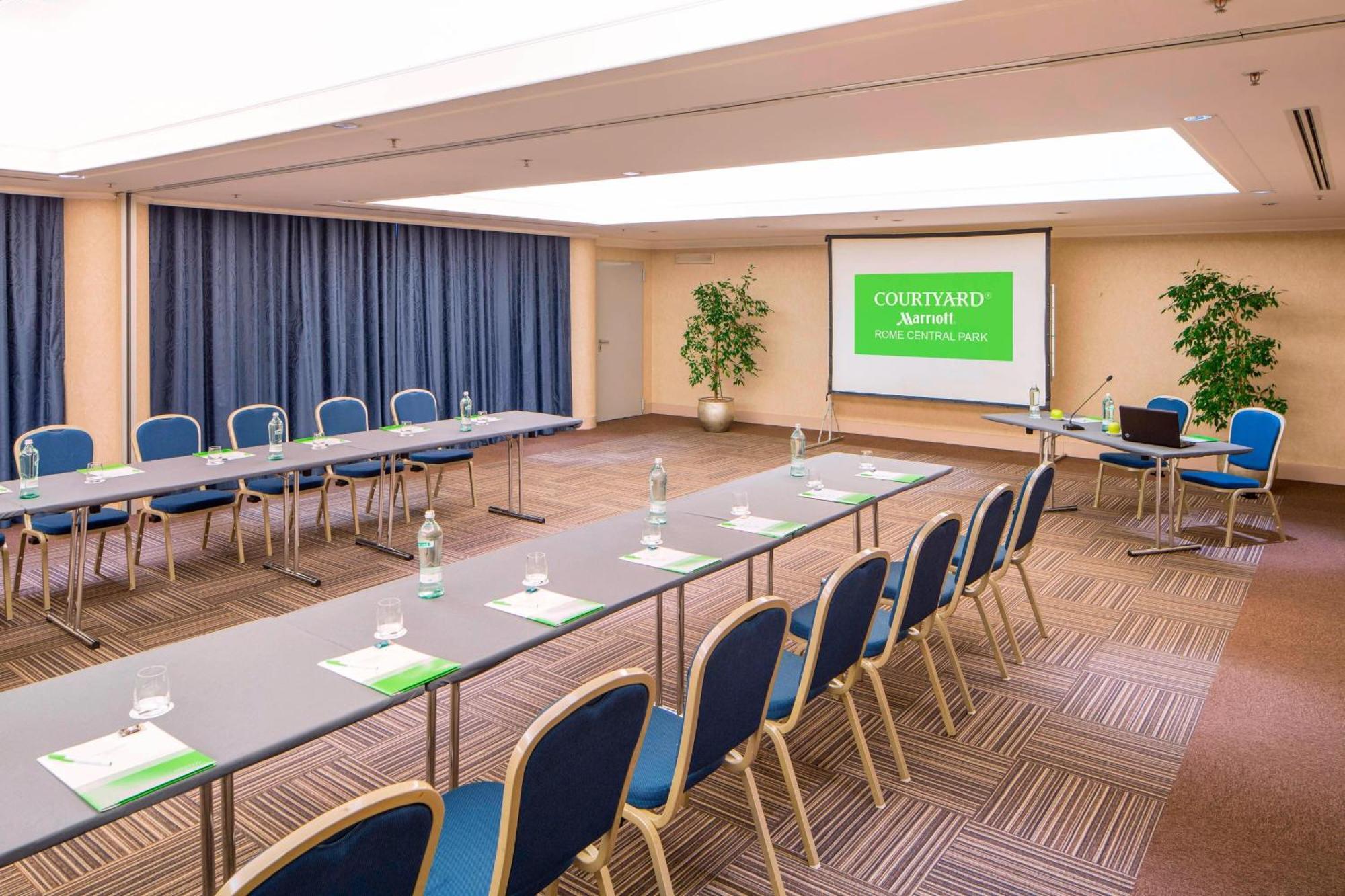 Courtyard By Marriott Rome Central Park Экстерьер фото