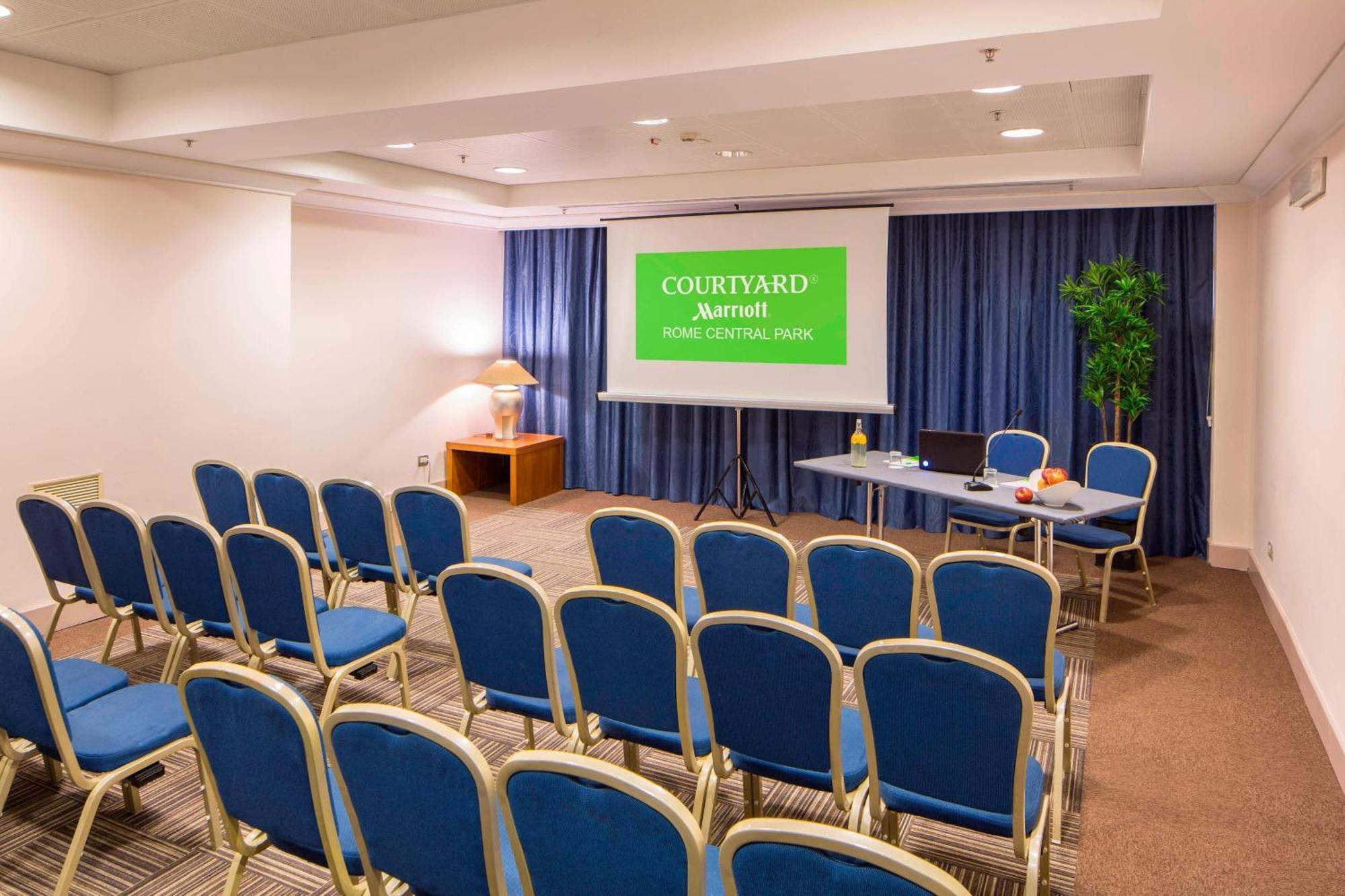 Courtyard By Marriott Rome Central Park Экстерьер фото
