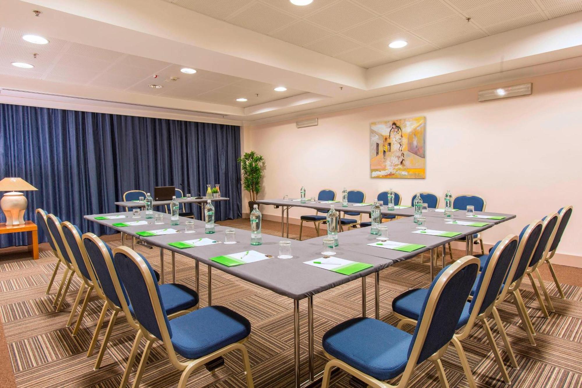 Courtyard By Marriott Rome Central Park Экстерьер фото