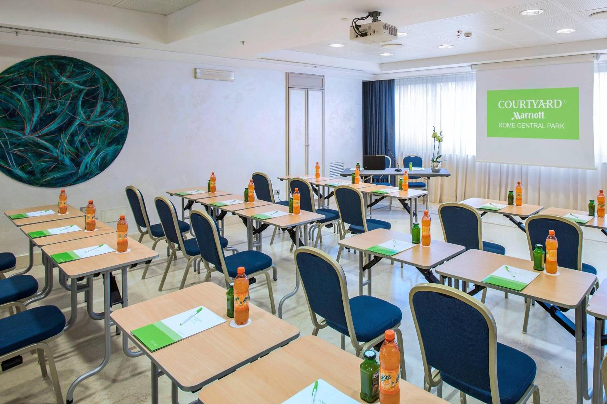 Courtyard By Marriott Rome Central Park Экстерьер фото
