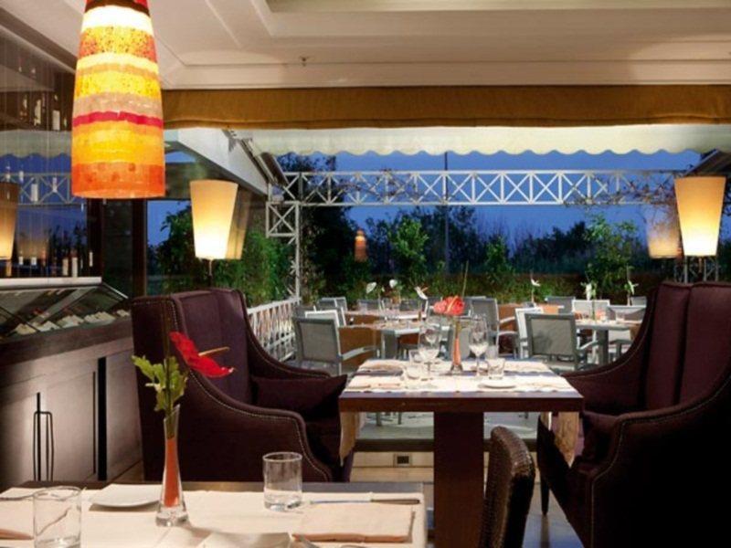 Courtyard By Marriott Rome Central Park Экстерьер фото